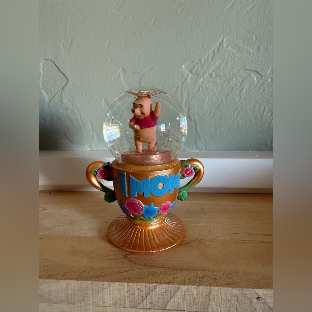 #1 MOM Winnie The Pooh Miniature Snow Globe Disney Collectible
